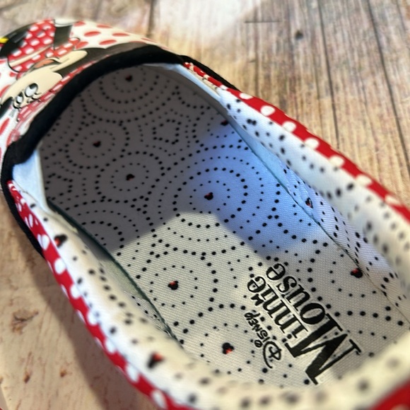 Disney • Girls Minnie Mouse Polkadot Slip on Sneakers • Sz 3 • NWT! - Picture 5 of 9